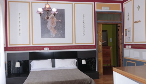 Chambre Double Deluxe (Castle view, 201 Calpurnia)