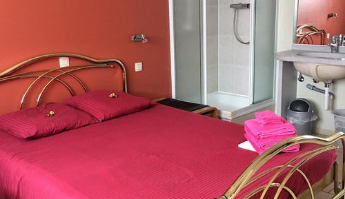 Chambre Quadruple (toilet not ensuite)