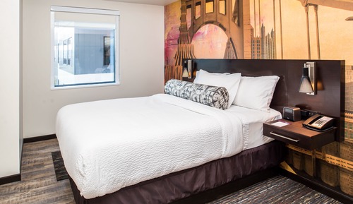 Suite, 2 chambres (Mobility/Hearing Access, Roll-In Shwr)
