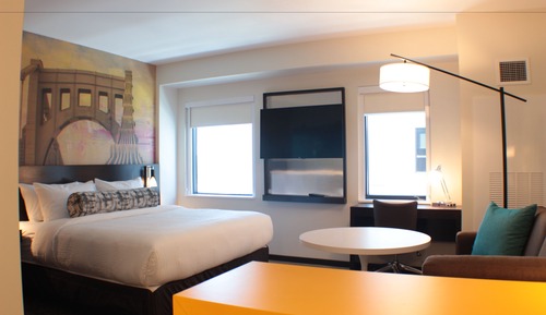 Studio, 1 très grand lit et 1 canapé-lit (Mobility Accessible, Roll-In Shower)