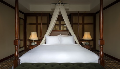 Chambre, vue piscine (Veranda Suite, New Wing)