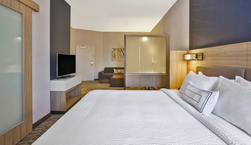 Suite, 1 très grand lit et 1 canapé-lit