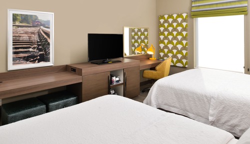 Chambre, 2 grands lits, accessible aux personnes à mobilité réduite, non-fumeurs (Bathtub)