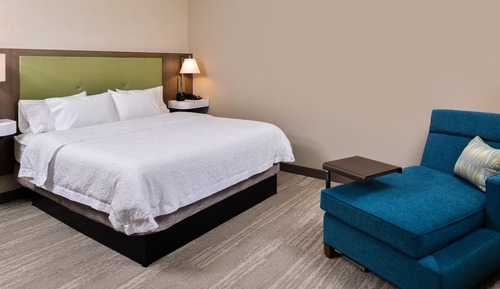 Chambre, 1 très grand lit, accessible aux personnes à mobilité réduite, non-fumeurs