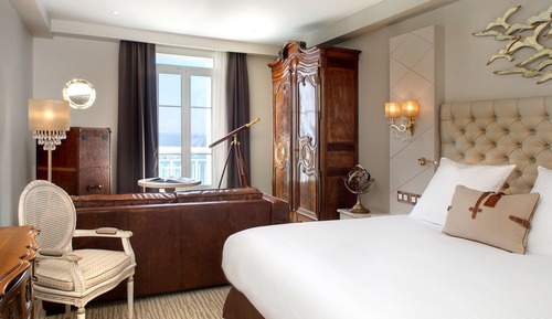 Suite, 1 très grand lit (Riviera)