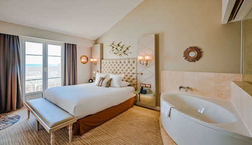 Suite, 1 très grand lit (Tropezienne)