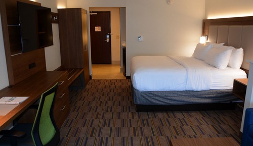 Suite, 1 très grand lit et 1 canapé-lit
