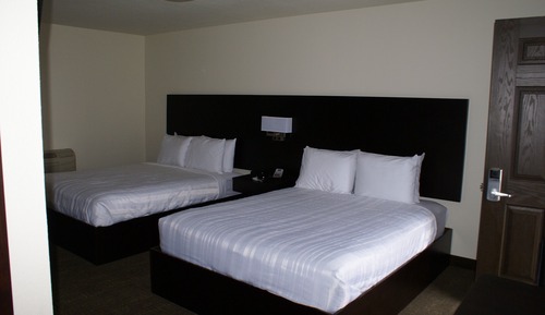 Chambre, 2 grands lits, non-fumeurs (upstairs)