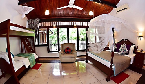 Chambre Quadruple Luxe, plusieurs lits, salle de bains privée