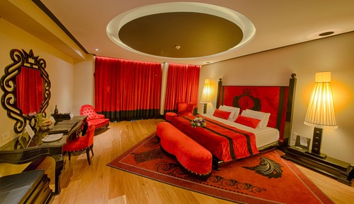 Chambre Deluxe, vue partielle sur la mer
