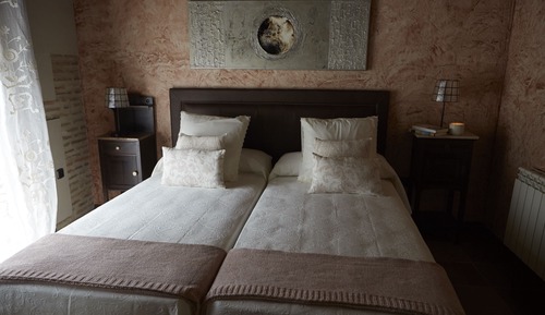 Chambre Triple (Triple Room Teresa)