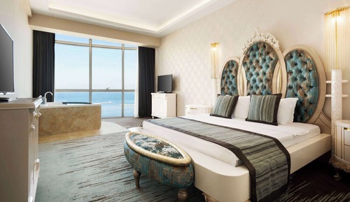 Suite, 1 très grand lit, vue mer