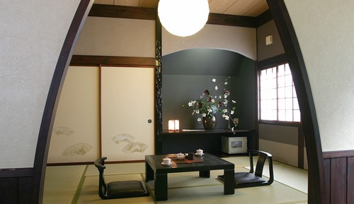 Chambre (Run of the house)