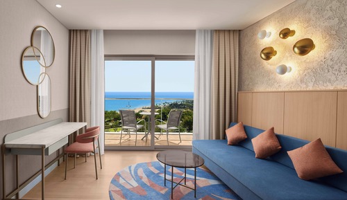 DELUXE SEA VIEW