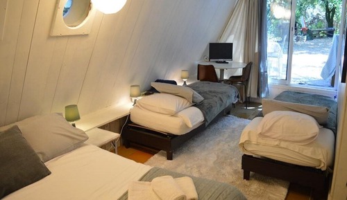 Chambre Quadruple Deluxe, salle de bains attenante, vue jardin (Family Quarters)