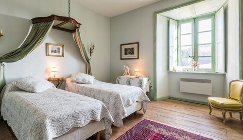 Chambre Confort Double ou avec lits jumeaux, salle de bains attenante