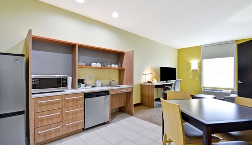 Suite, 1 très grand lit, accessible aux personnes à mobilité réduite, non-fumeurs (Hearing)