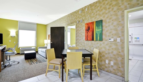 Suite, 1 très grand lit, non-fumeurs (Mobility & Hearing, Roll-in Shower)