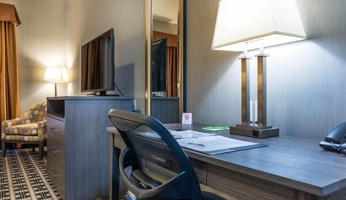 Chambre Simple, 1 grand lit, accessible aux personnes à mobilité réduite
