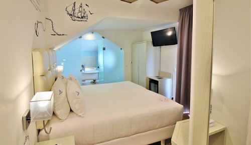 Chambre avec lits jumeaux, baignoire