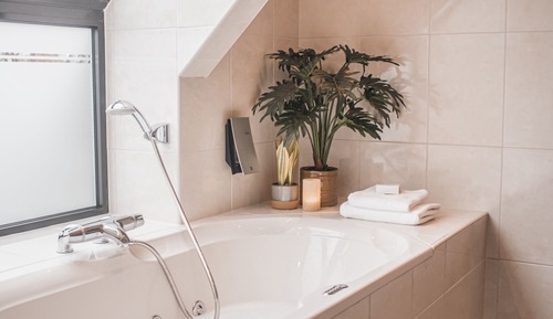 Suite, baignoire à jets