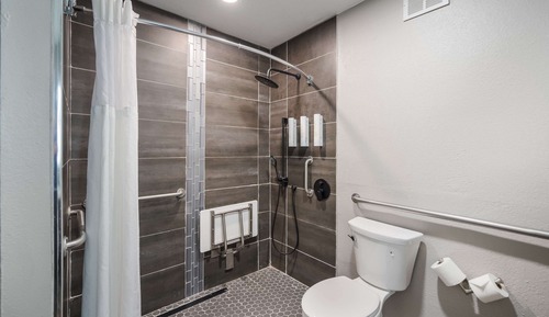 Chambre, 1 très grand lit, accessible aux personnes à mobilité réduite, non-fumeurs