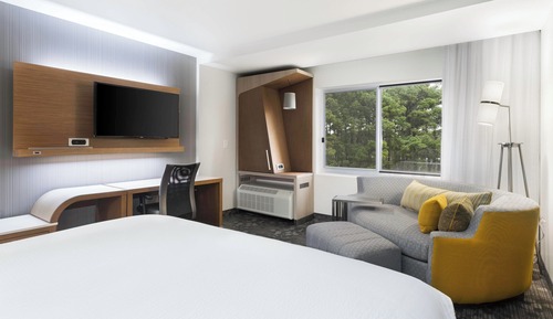 Chambre, 1 très grand lit et 1 canapé-lit, non-fumeurs (Mobility/Hearing Accessible, Tub)