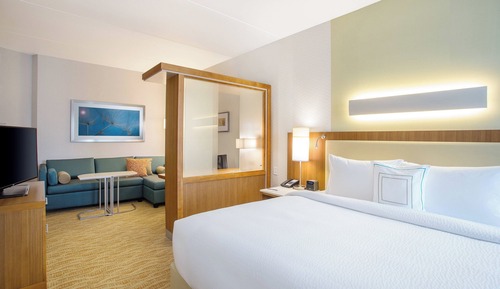 Suite, 1 très grand lit et 1 canapé-lit