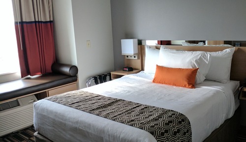 Chambre, 1 grand lit, accessible aux personnes à mobilité réduite, non-fumeurs