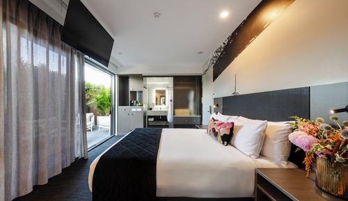 Chambre Supérieure, 1 grand lit, balcon (Superior Balcony Queen)