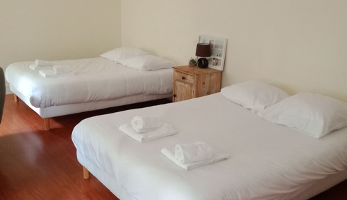Studio Familial, 2 lits doubles, accessible aux personnes à mobilité réduite, coin cuisine