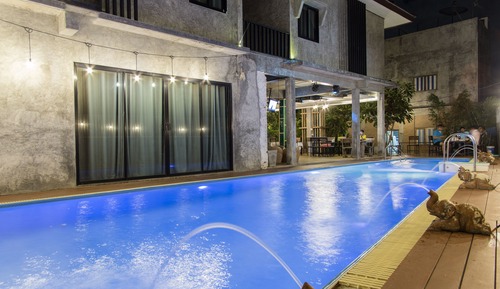 Suite Romantique, 1 très grand lit, non-fumeurs, baignoire à jets