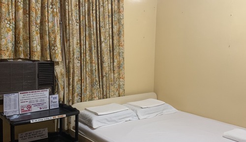 Chambre Double (with Shared Toilet)