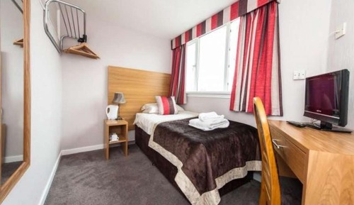 Chambre Simple, salle de bains commune