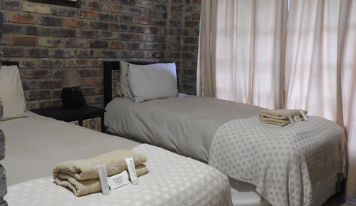 Chambre Familiale Double ou avec lits jumeaux (Warthog)