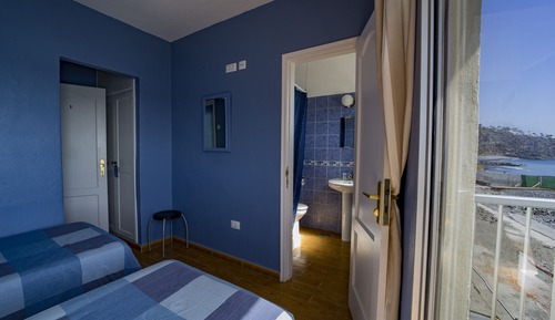 Chambre avec lits jumeaux, vue mer