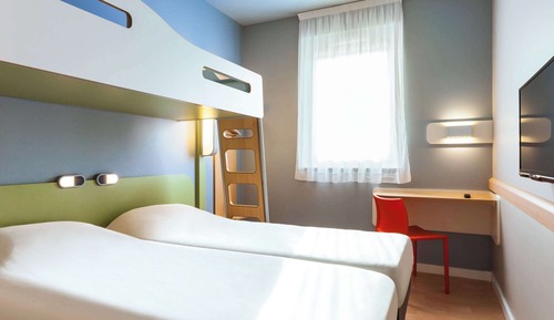 Chambre, 3 lits une place