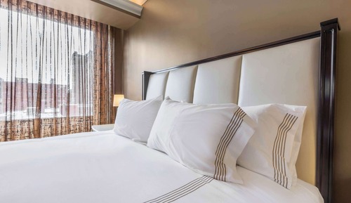 Chambre, 1 très grand lit, accessible aux personnes à mobilité réduite, non-fumeurs