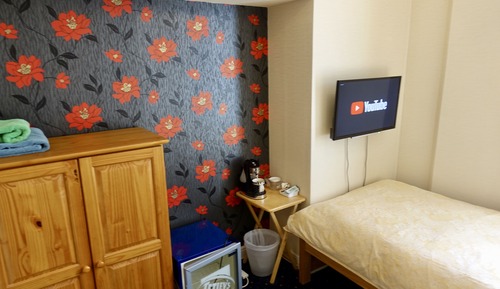 Chambre Simple, salle de bains commune