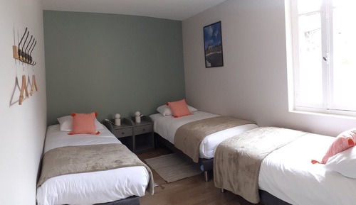 Chambre Triple Classique, salle de bains attenante