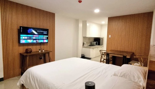 Deluxe Studio Suite