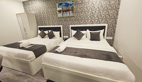 Chambre Quadruple Familiale, vue piscine