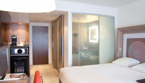 Chambre Affaires, 1 grand lit, non-fumeurs, salle de bains privée