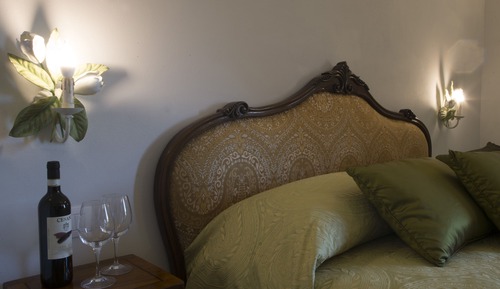 Chambre Supérieure, 1 chambre, salle de bains attenante, vue colline