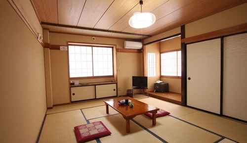 Chambre Standard (3-5 Person, Parking Free for 1st Car)