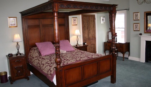 Chambre Double, salle de bains attenante (4 Poster w/ spa bath)