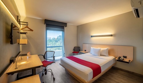 Chambre Supérieure, 1 grand lit et 1 canapé-lit