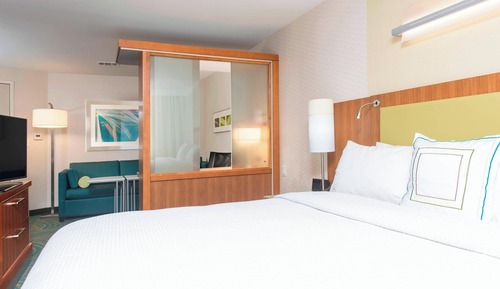 Suite, 1 très grand lit et 1 canapé-lit (Hearing Accessible)