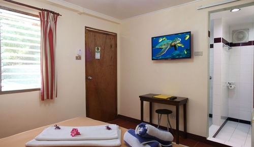 Chambre Économique, en bord de piscine