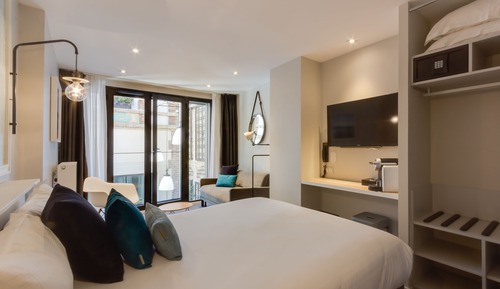 Suite Junior, 1 très grand lit et 1 canapé-lit